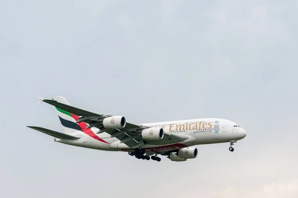 Emirates Airlines Airbus A380 Eej Landing London Heathrow International Airport — Stock Photo, Image