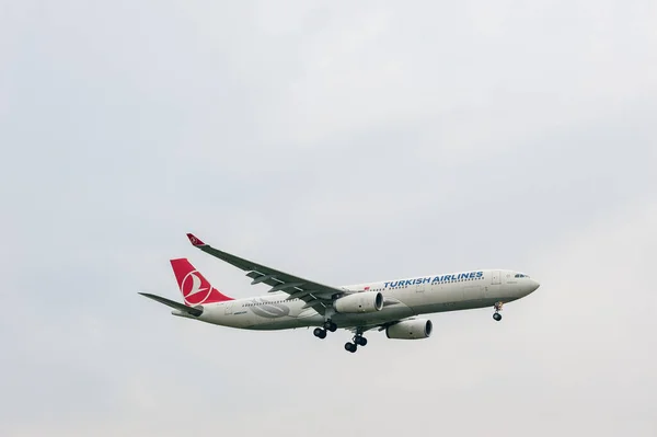Turkish Airlines Airbus A330 Jnj Landing London Heathrow International Airport — Stock Photo, Image