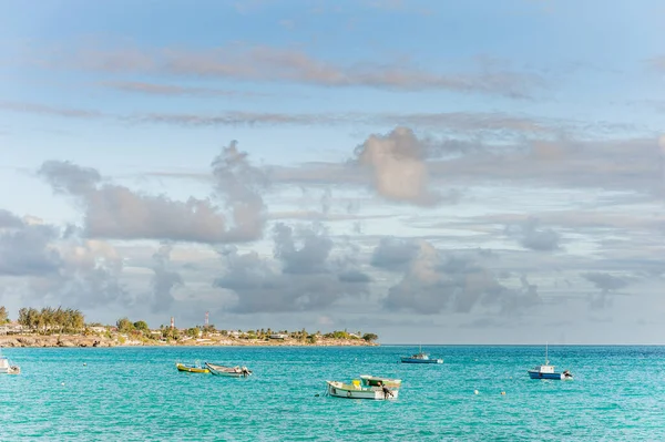 Miami Beach Landskab Med Ocean Water Boats Barbados Caribien - Stock-foto