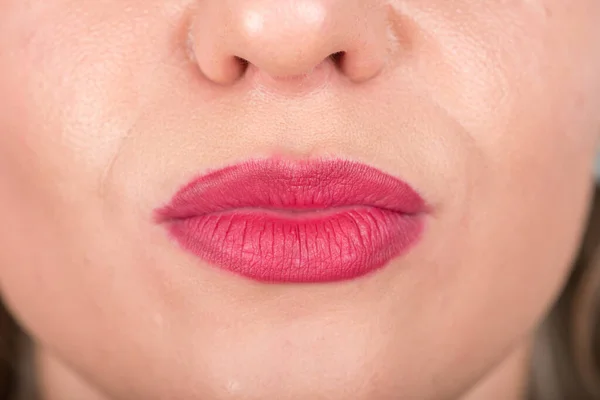 Kvinnans Ansikte Och Kyss Symbol Med Läppar Studio Fotosession Använd — Stockfoto