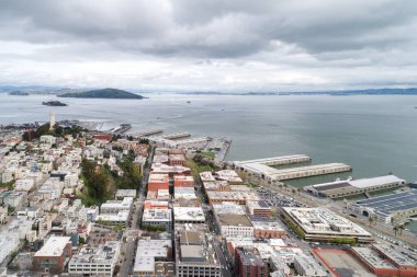 San Francisco 'daki Embarcadero. San Francisco, San Francisco, Kaliforniya Limanı 'nın doğu limanı ve karayolu