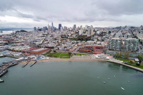 Sucul Parkı Skelesi Koyu San Francisco Belediye Skelesi Arka Plandaki — Stok fotoğraf