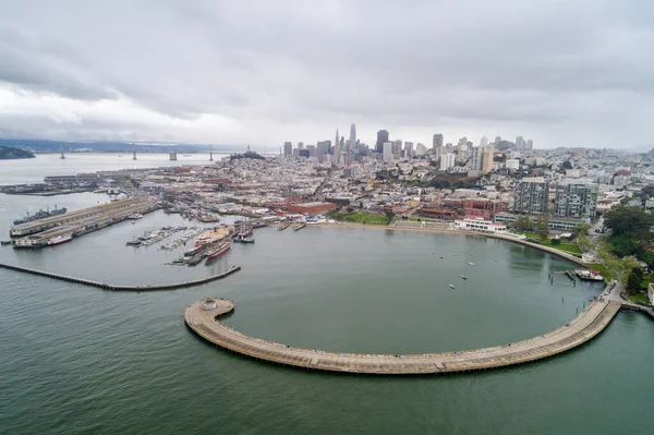 Sucul Parkı Skelesi Koyu San Francisco Belediye Skelesi Arka Plandaki — Stok fotoğraf