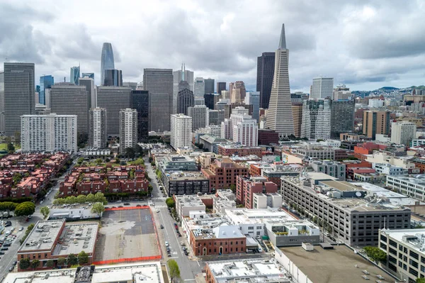San Francisco Şehri Manzarası Arka Planda Gökdelen Olan Bir Bölgesi — Stok fotoğraf