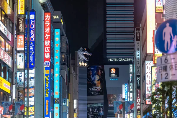2019年10月27日 東邦映画館屋上にゴジラと東京新宿エリア — ストック写真