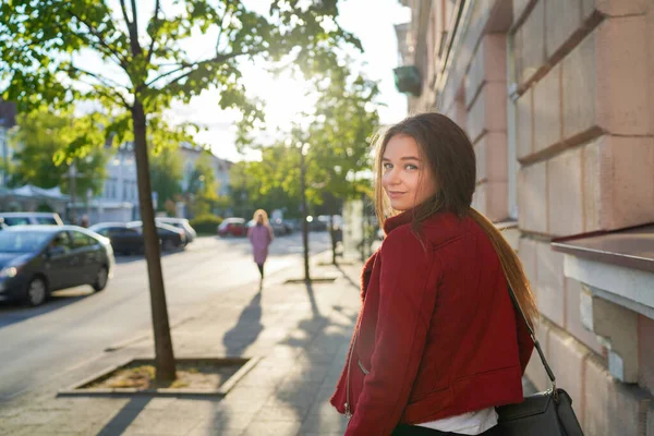 Hermosa Chica Lituana Está Caminando Centro Vilna Capital Lituania Luz — Foto de Stock