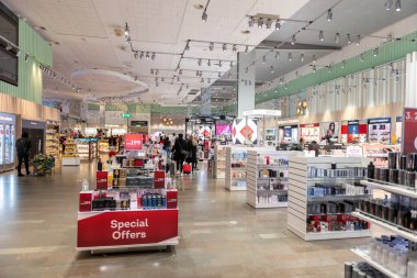 STOCKHOLM, SWEDEN - Nisan 05, 2019: Uluslararası Stockholm Arlanda Havaalanı. Vergisiz Dükkan