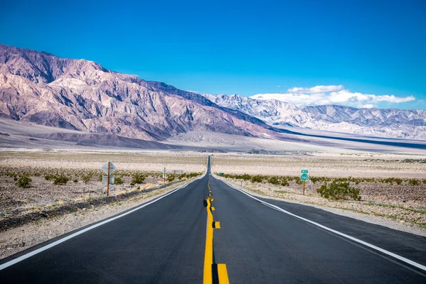Empty Road Death Valley California Usa — стоковое фото