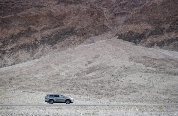 Einsames Fahrzeug Death Valley Kalifornien — Stockfoto