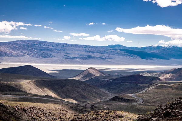Пейзаж Долины Смерти Калифорнии Дорога Облачное Небо Заднем Плане — стоковое фото