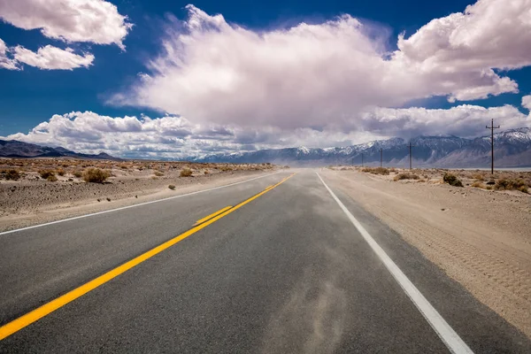 Empty Road Death Valley California Sand Storm Usa — стоковое фото