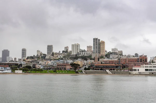 San Francisco Rıhtımı Arkaplanda Şehir Manzarası — Stok fotoğraf