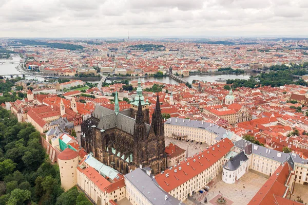 Prager Altstadt Mit Veits Kathedrale Und Prager Burgkomplex Mit Gebäuden — Stockfoto