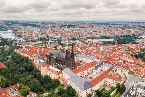 Prague Old Town Vitus Cathedral Prague Castle Complex Buildings Revealing — Stockfoto