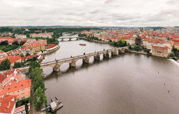 Prager Altstadt Tschechien Mit Berühmten Sehenswürdigkeiten Hintergrund Karlsbrücke Ikonischer Bau — Stockfoto