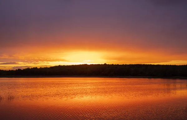 Belo Pôr Sol Reflexão Sobre Lago Lituânia — Fotografia de Stock
