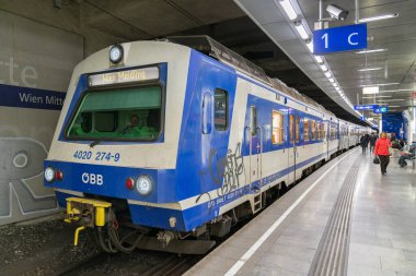 Viyana, AUSTRIA - 08 Ocak 2020: Viyana, Avusturya 'daki tren istasyonu. Viyana Mitte İstasyonu. Eski Tren