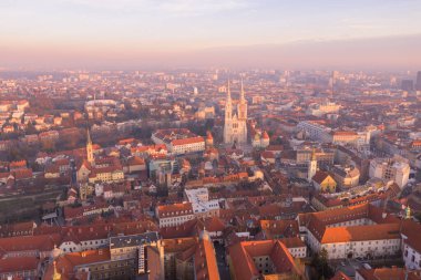 Zagreb Eski Kenti ve Arka planda Zagreb Katedrali ile Cityscape. Hırvatistan.
