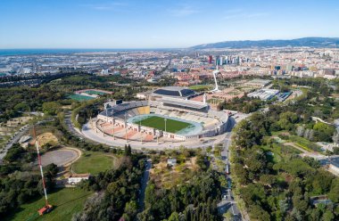 Barselona 'nın İspanya' daki bakış açısı. Arka plandaki Olimpiyat Stadyumu. Turistik bir yer..