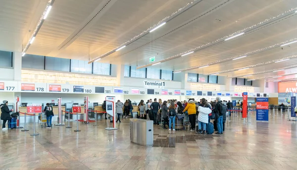 Vienna Österrike Januari 2020 Wiens Internationella Flygplats Avgångsområde Med Incheckningsdiskar — Stockfoto