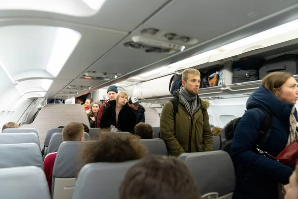 Vienna Áustria Janeiro 2020 Pessoas Estão Embarcando Avião Lauda Motion — Fotografia de Stock