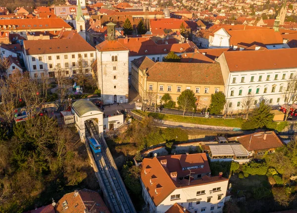 Funicular Średniowieczna Wieża Lotrscak Zagrzebiu Chorwacja Górne Miasto Zagrzeb Tle — Zdjęcie stockowe