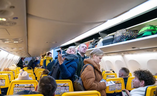 Vilnius Lithuania January 2020 People Boarding Ryanair Airplane Vilnius International — Stockfoto
