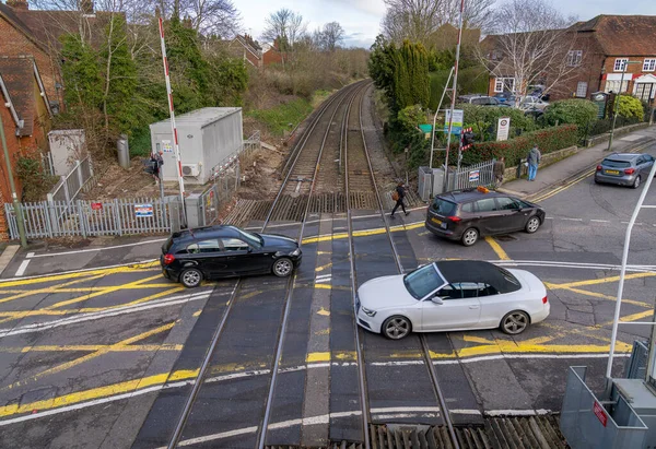 Cruzamento Cidade Farnham Inglaterra Veículos Pessoas Podem Atravessar Não Comboio — Fotografia de Stock