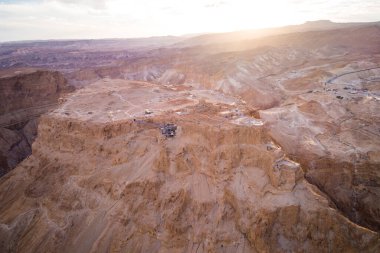 Masada, ne zaman? İsrail'in güney bölgesinde eski sur. İsrail'in Ölü Deniz bölgesinde Masada Milli Parkı. Masada kalesi.