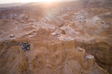 Masada, ne zaman? İsrail'in güney bölgesinde eski sur. İsrail'in Ölü Deniz bölgesinde Masada Milli Parkı. Masada kalesi.