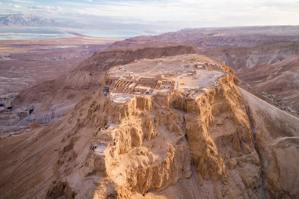 Masada, ne zaman? İsrail'in güney bölgesinde eski sur. İsrail'in Ölü Deniz bölgesinde Masada Milli Parkı. Masada kalesi.