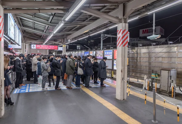 Tokyo Metro Stop Many People Waiting Train — Fotografie, imagine de stoc