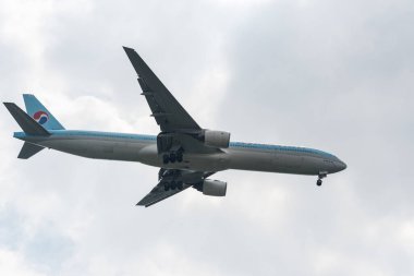 Korean Air Airlines Boeing 777 HL7534 Landing in Manila International Airport