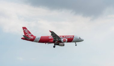 AirAsia Airlines Airbus A320 RP-C8977 Manila Uluslararası Havaalanına iniş