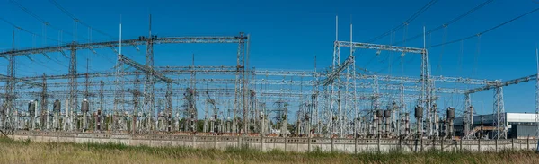 Высокая Мощность Электрических Столбов Городской Местности Передача Электроэнергии Подача Высокого — стоковое фото