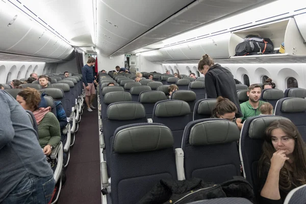 Aeromexico Boeing 787 Dreamliner Wnętrze Ludźmi Załogą Kabiny — Zdjęcie stockowe