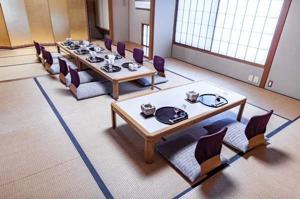Tradycyjna Japońska Restauracja Stół Jedzeniem Wewnętrzne — Zdjęcie stockowe