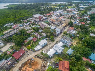 Palau Adası 'ndaki Koror Kasabası. Mikronezya, Arka planda şehir manzarası. Drone bakış açısı