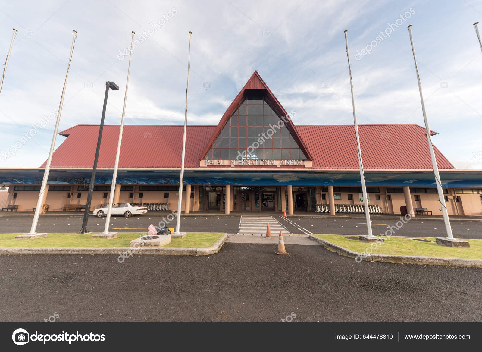 帕劳国际机场密克罗尼西亚—— 库存社论照片© photosounds #644478810