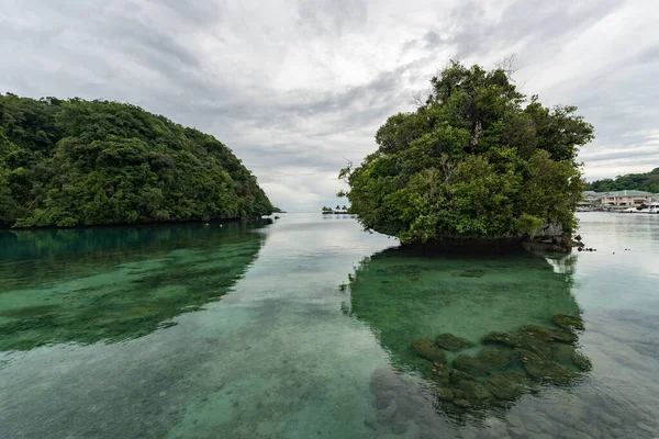 Agua Cristalina Koror Palau Con Green Island Segundo Plano Paisaje — Foto de Stock