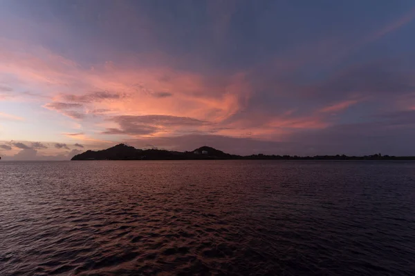 Puesta Sol Koror Palau Island Cielo Púrpura Colores Azul Magenta — Foto de Stock