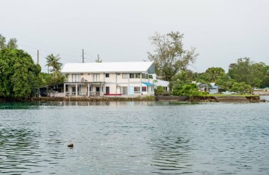 Koror, Palau Adası 'ndaki Long Island Plajı. Mikronezya