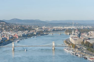 Macaristan, Budapeşte 'deki Tuna Nehri ve Köprü manzarası