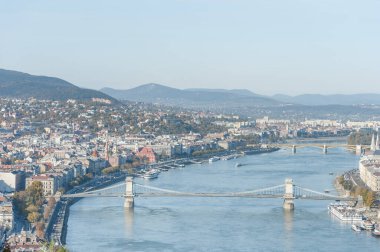 Macaristan, Budapeşte 'deki Tuna Nehri ve Köprü manzarası