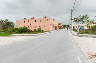 VERON, DOMINICAN REPUBLIC - 18 Haziran 2015: Dominik Cumhuriyeti Veron 'da Yerel Ev ve inşaat mimarisi