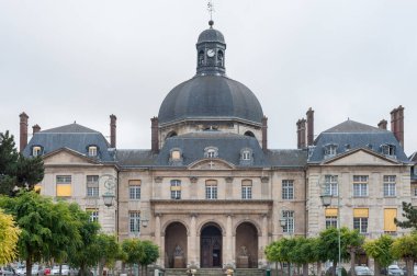 PARIS FRANSA - 22 Kasım 2012: Paris Sarayı ile Şehir.