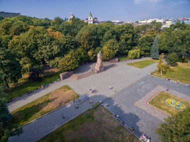 LVIV, UKRAINE - 12 Eylül 2016: Ivan Franko Lviv Ulusal Üniversitesi ve Ivan Franko Park