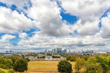 Greenwich Park ve Ulusal Denizcilik Müzesi, Bahçeler, Greenwich Üniversitesi, Eski Kraliyet Donanma Koleji, Thames Nehri, Canary Wharf. Londra, İngiltere, Birleşik Krallık
