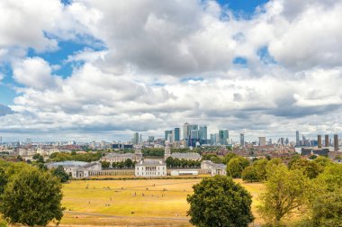 Greenwich Park ve Ulusal Denizcilik Müzesi, Bahçeler, Greenwich Üniversitesi, Eski Kraliyet Donanma Koleji, Thames Nehri, Canary Wharf. Londra, İngiltere, Birleşik Krallık