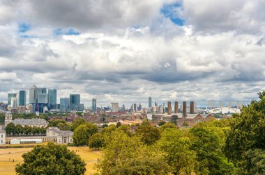 Greenwich Park ve Ulusal Denizcilik Müzesi, Bahçeler, Greenwich Üniversitesi, Eski Kraliyet Donanma Koleji, Thames Nehri, Canary Wharf. Londra, İngiltere, Birleşik Krallık